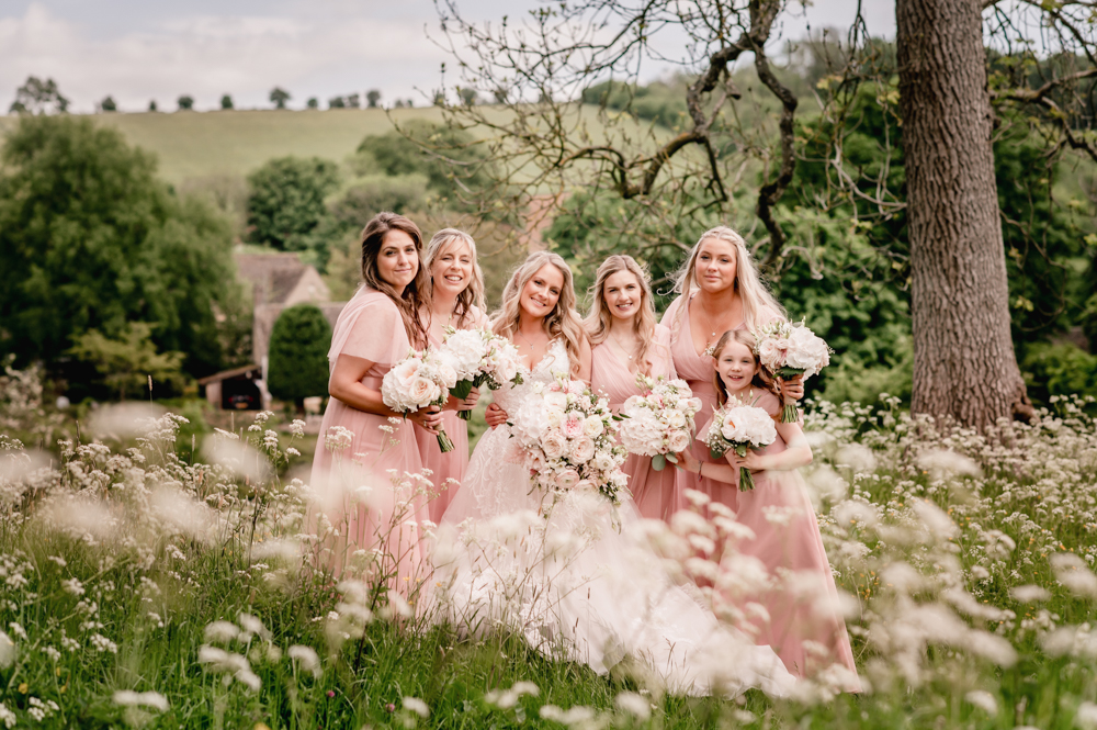 bride and bridesmaids countryside wiltshire
